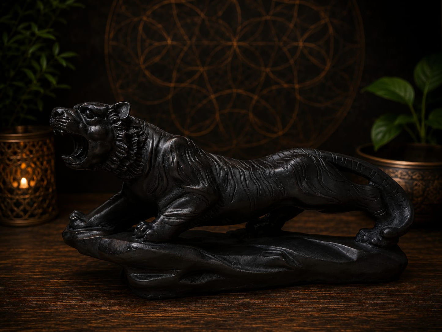 Luxury Wildlife Decor Statue | Artistic Tiger Showpiece for Modern Interiors